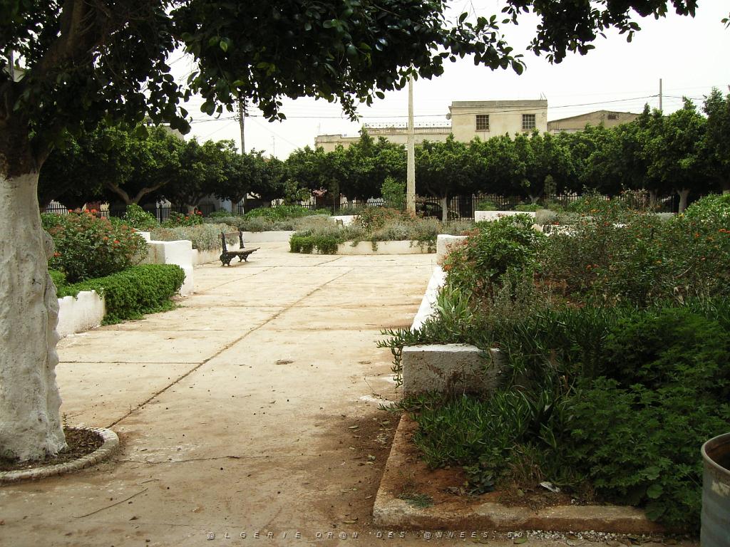 149-ORAN-Juin06-la place de CHOUPOT.jpg - Unicode